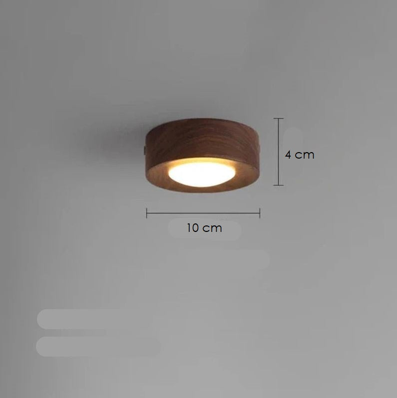 Sovrik – Taklampe laget av valnøtttre med LED-spotlight
