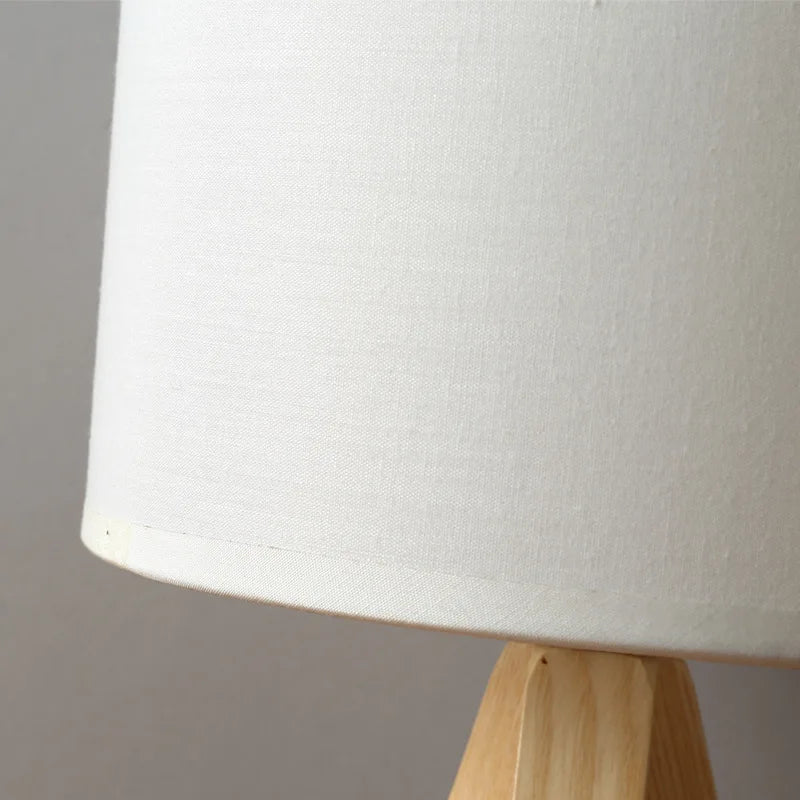 Sovrik – Moderne bordlampe laget av tre