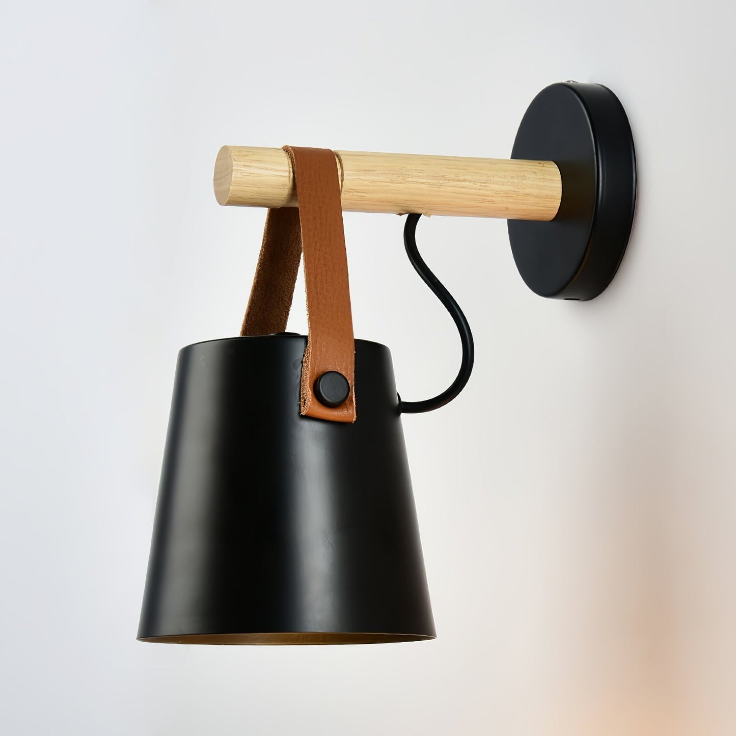 Sovrik Konisk Vegglampe i Tre | Moderne Design | Miljøvennlig | Dekor for Hjemmet