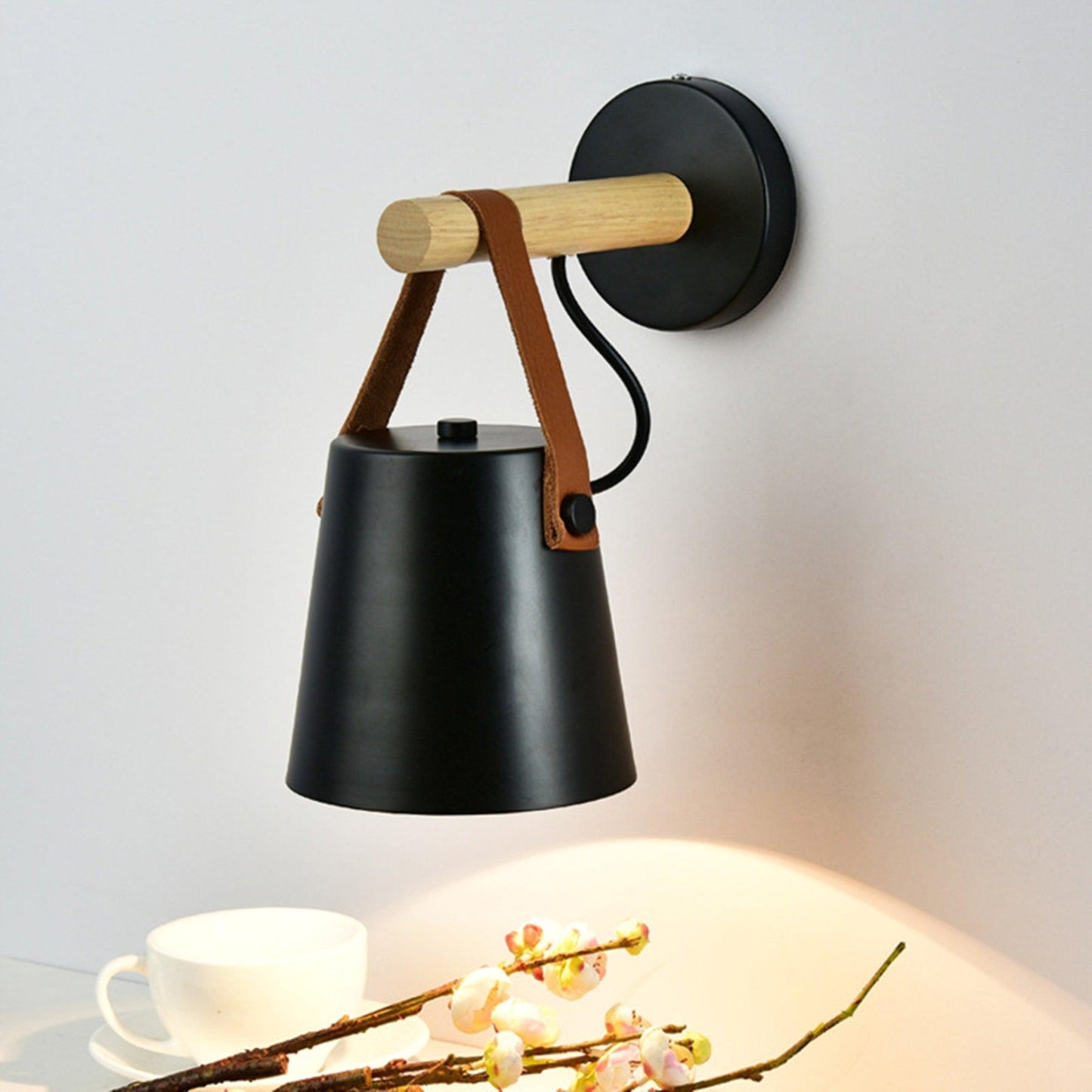 Sovrik Konisk Vegglampe i Tre | Moderne Design | Miljøvennlig | Dekor for Hjemmet